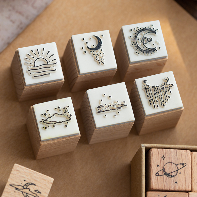 Weltall Holzstempel Set – 16-teilig mit Planeten, Astronaut und Sternen
