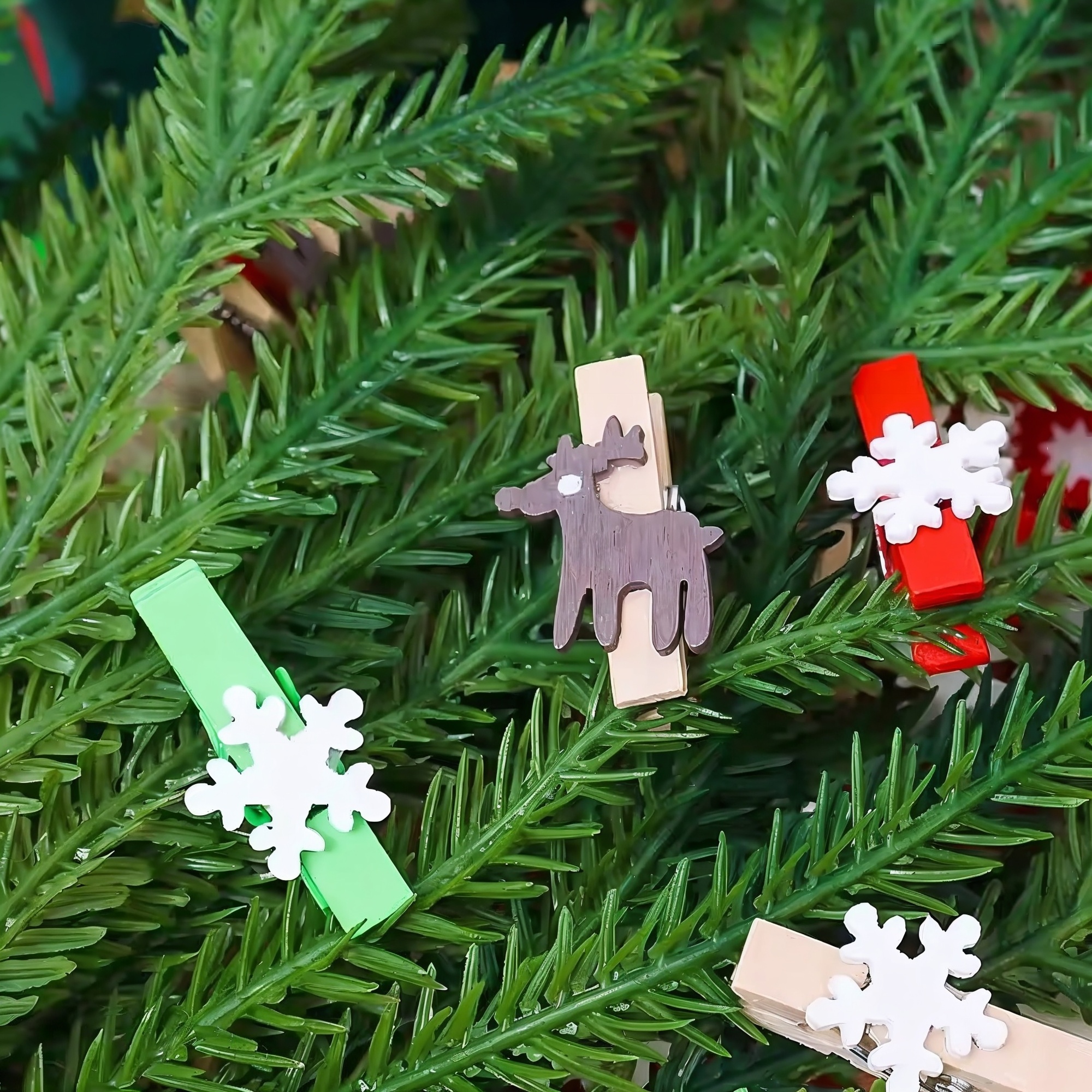 Mini Holzklammern Weihnachten Set – 12-teilig, bemalt, verschiedene Motive