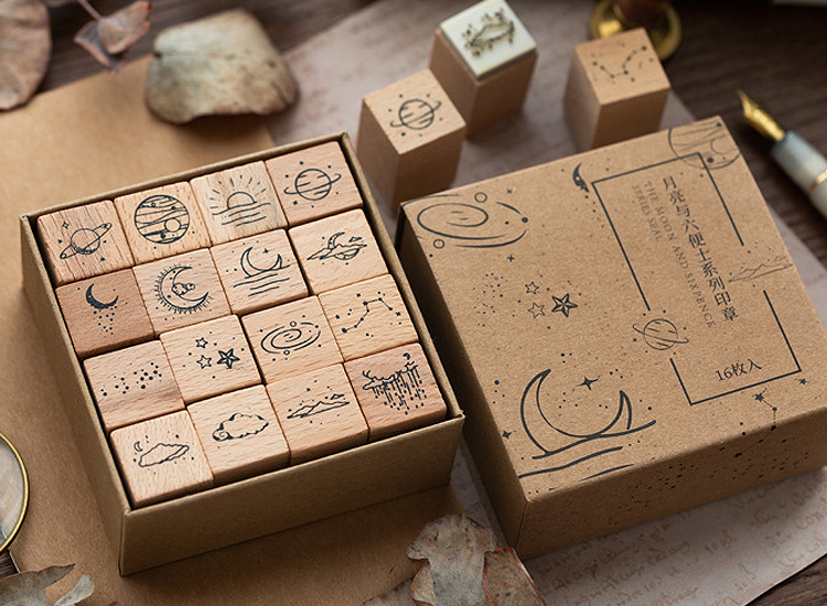 Weltall Holzstempel Set – 16-teilig mit Planeten, Astronaut und Sternen