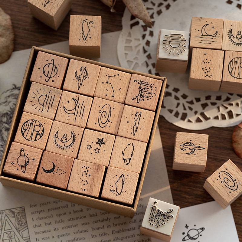 Weltall Holzstempel Set – 16-teilig mit Planeten, Astronaut und Sternen