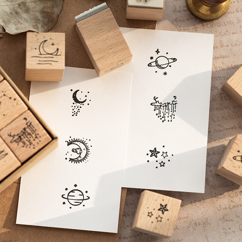 Weltall Holzstempel Set – 16-teilig mit Planeten, Astronaut und Sternen