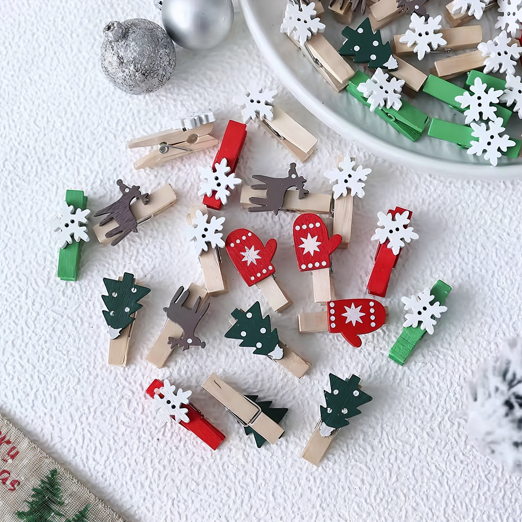 Mini Holzklammern Weihnachten Set – 12-teilig, bemalt, verschiedene Motive