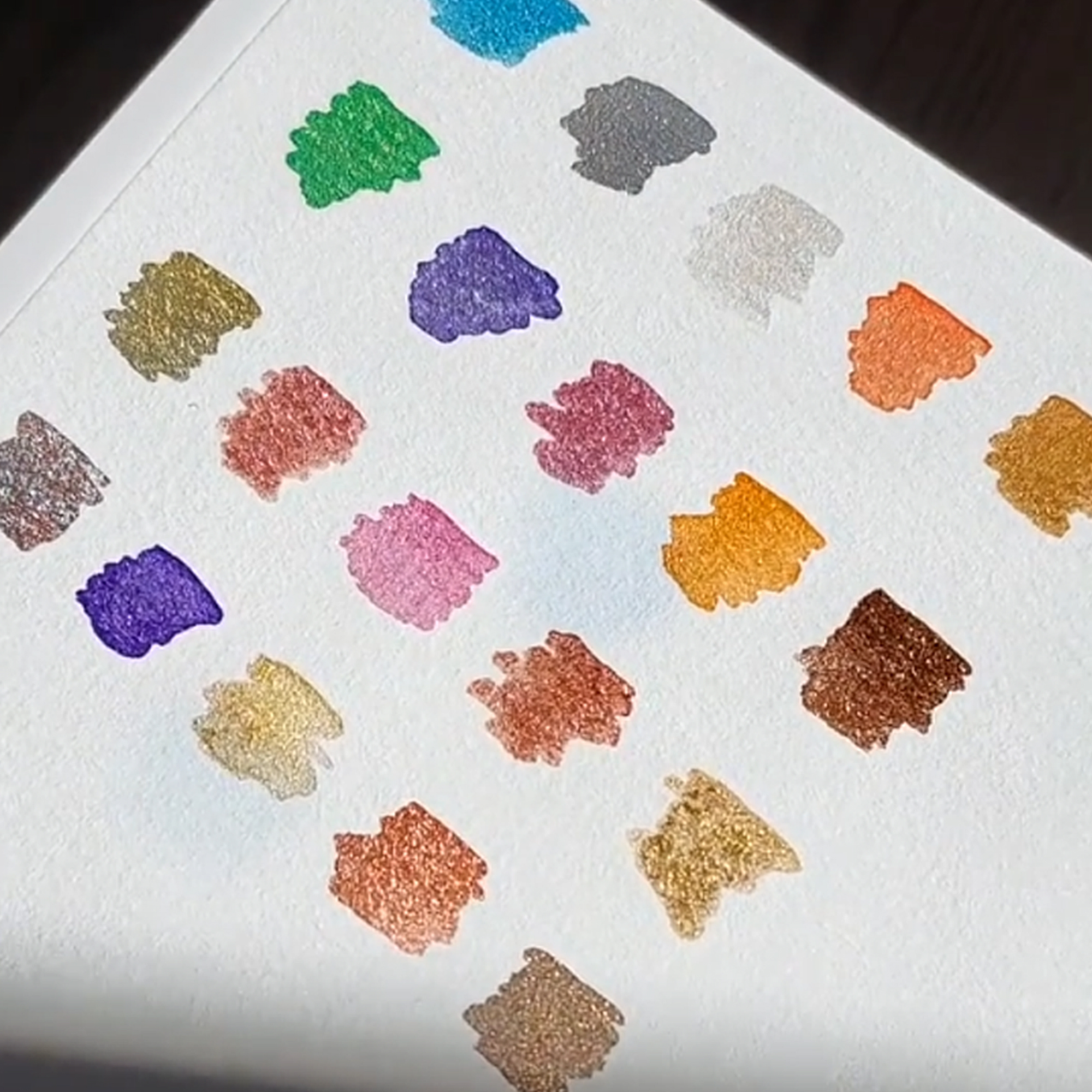 Metallic Aquarellfarben Set – 20 Farben mit Perlmutt- und Metallic-Effekt