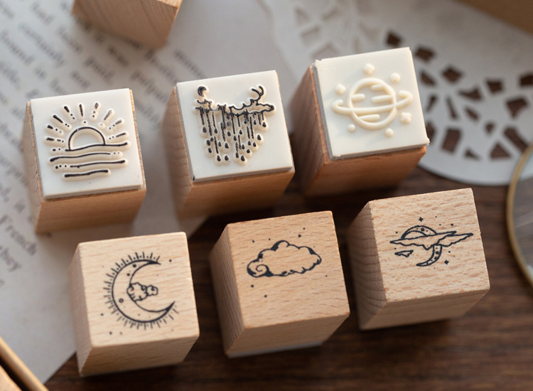 Weltall Holzstempel Set – 16-teilig mit Planeten, Astronaut und Sternen
