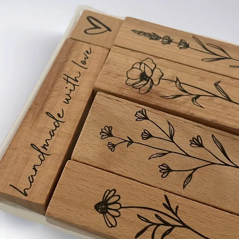 Holzstempel Set Blumen – 6-teilig mit floralen Motiven, Herz und Schriftzug