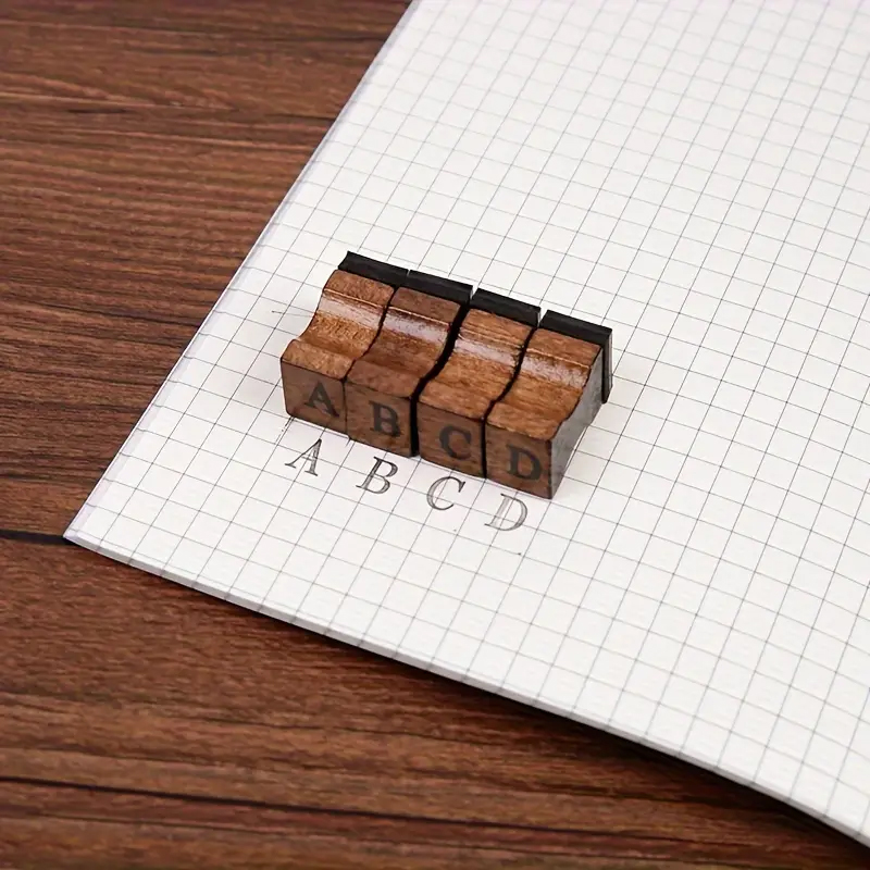 Holzstempel Set Buchstaben und Zahlen – 42-teilig in dekorativer Holzbox